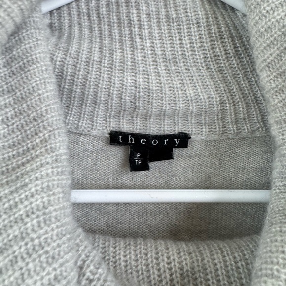 Theory 100% Cashmere Sweater Madalinda Womens Gray Cowl Long Sleeve Sz P Preppy - Picture 4 of 5